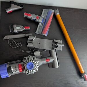 Used Dyson Cordless Vacuum V8